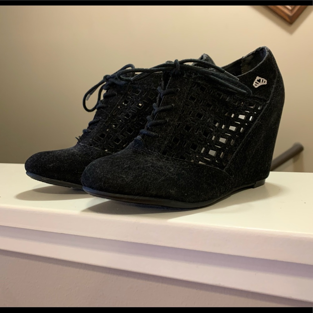 Fergalicious black wedges